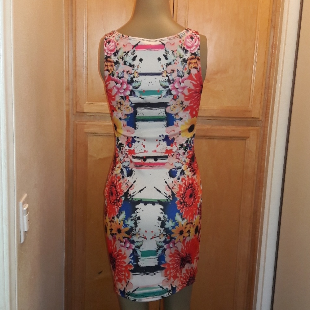 Dress - Picture 4 of 4